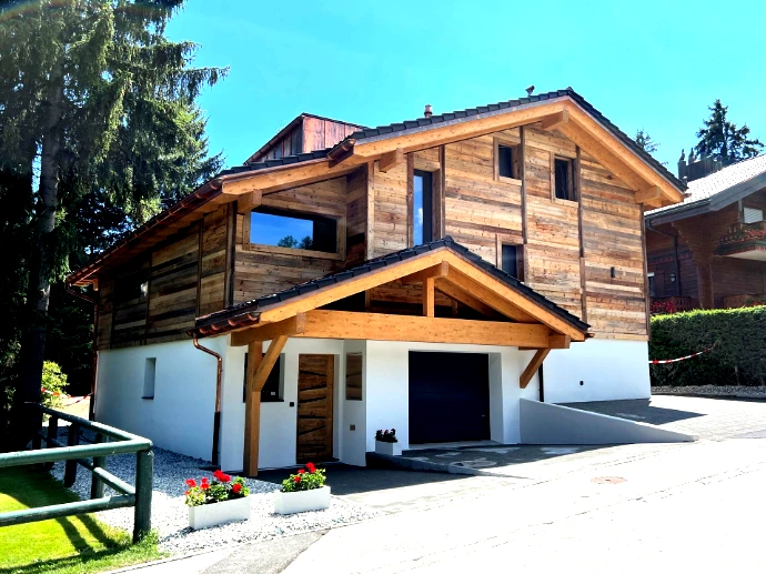 Chalet et maisons en bois local